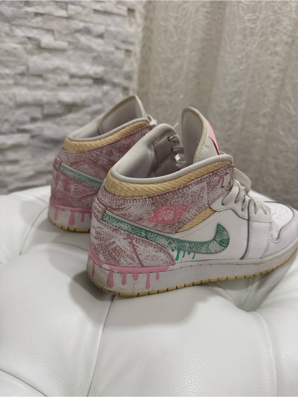 Nike Women’s Low-Top Sneakers in White with Bright Pink Insole